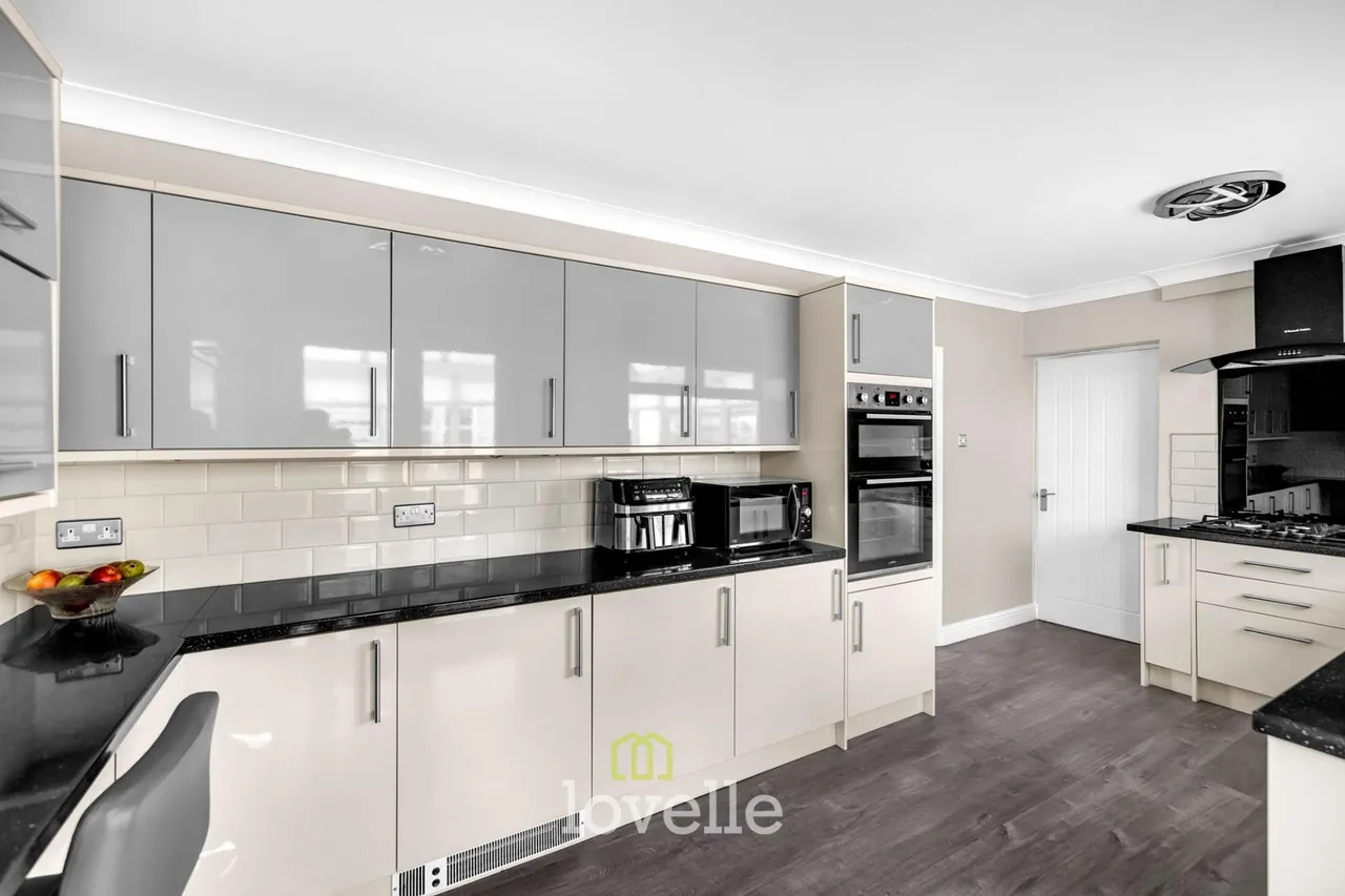 Charles Avenue, New Waltham, DN36, photo 11