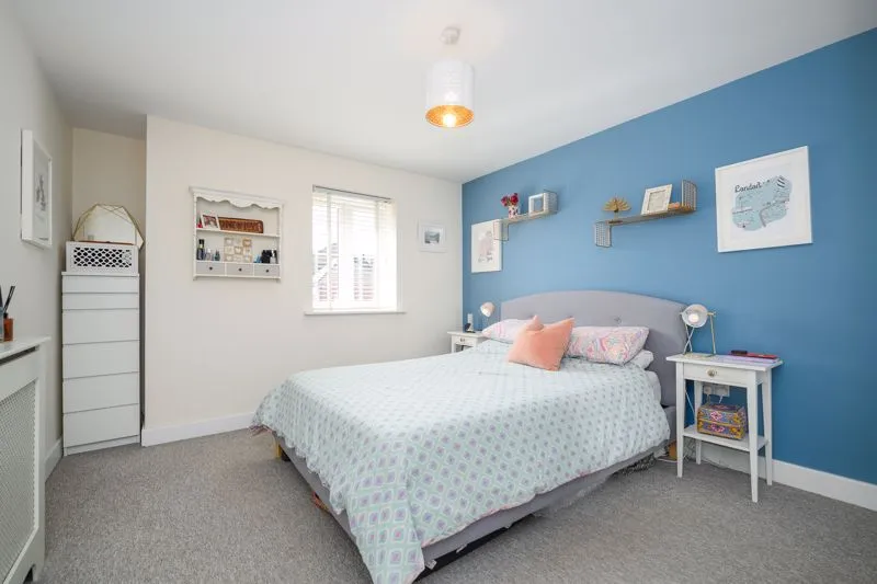 Alderson Grove Hersham, Walton-On-Thames KT12 5EG, photo 8