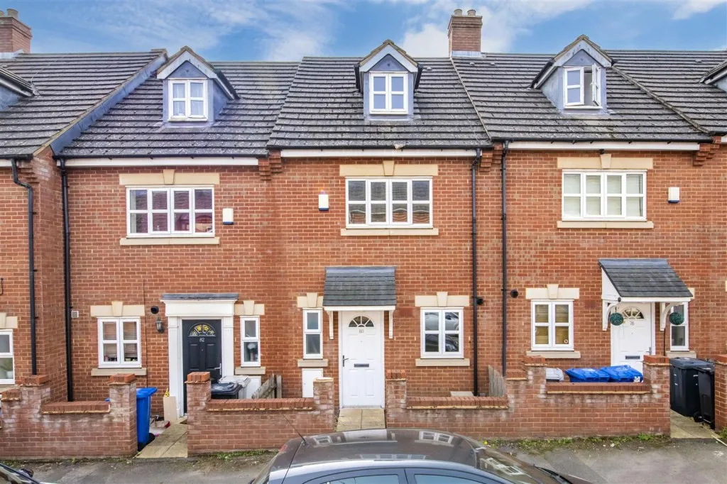 4 bed house to rent, Russell Street, Kettering