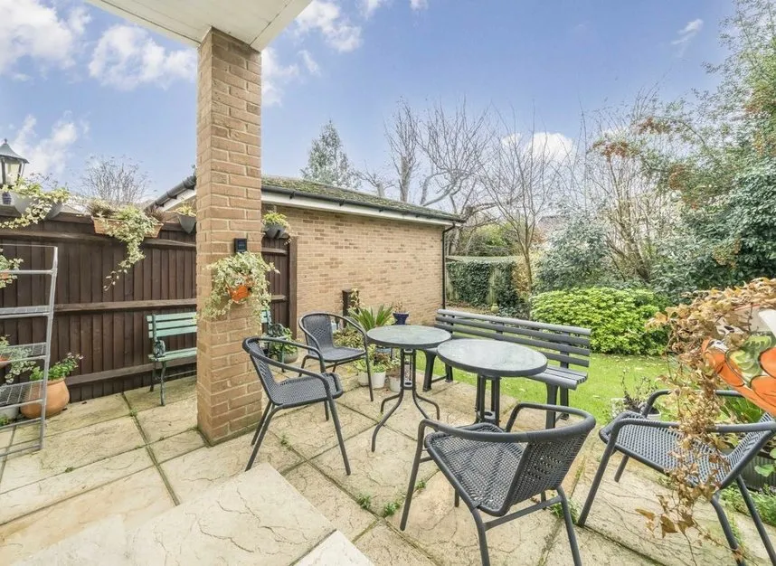 Hanbury Close, Hendon, NW4, photo 6