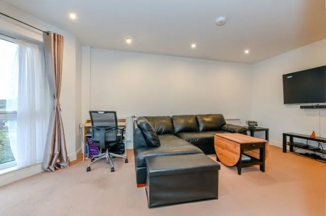 2 bed flat for sale, Drinkwater Road, Harrow, HA2