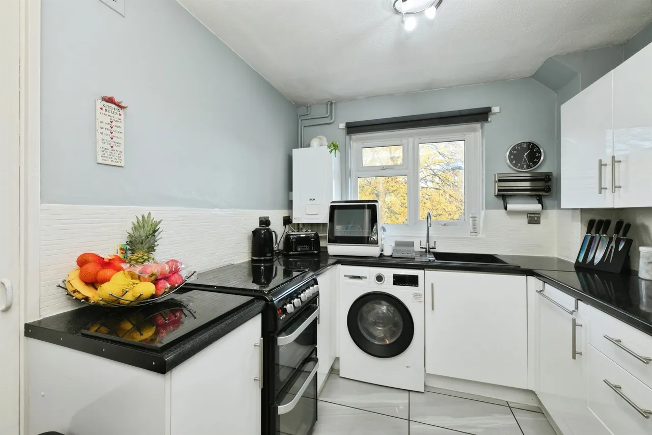Neal Court, Waltham Abbey, EN9, photo 2