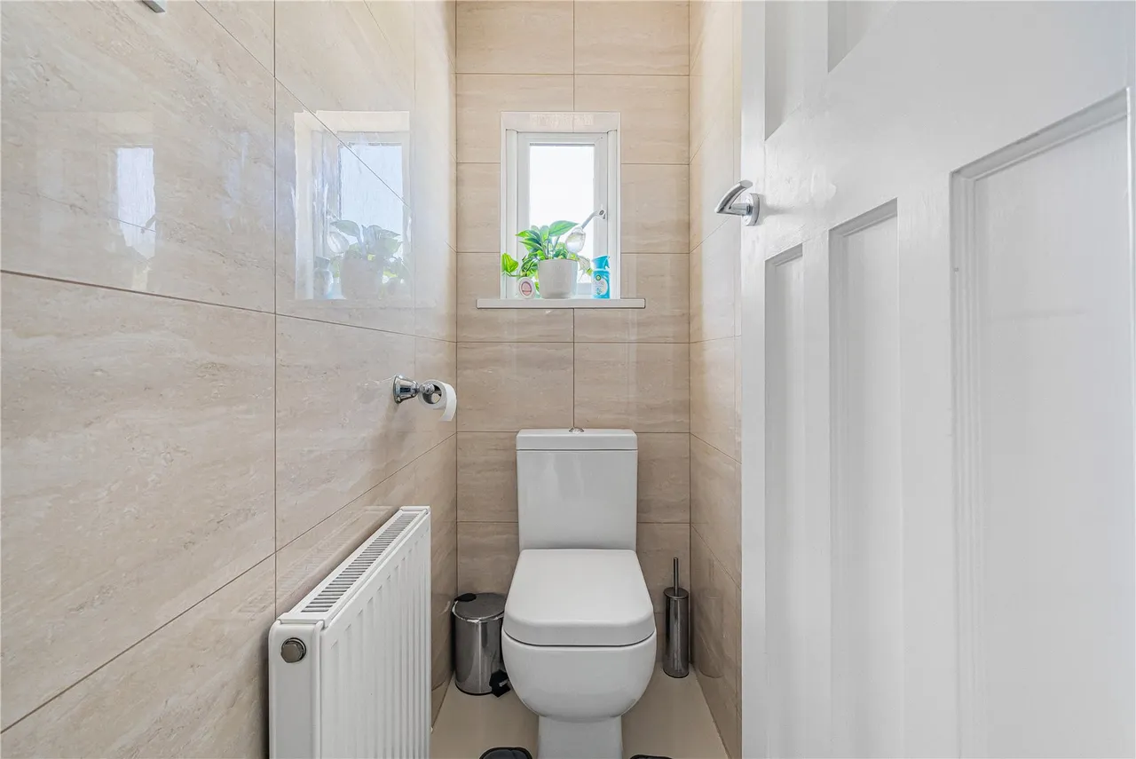 Gresham Avenue, London, N20, photo 14
