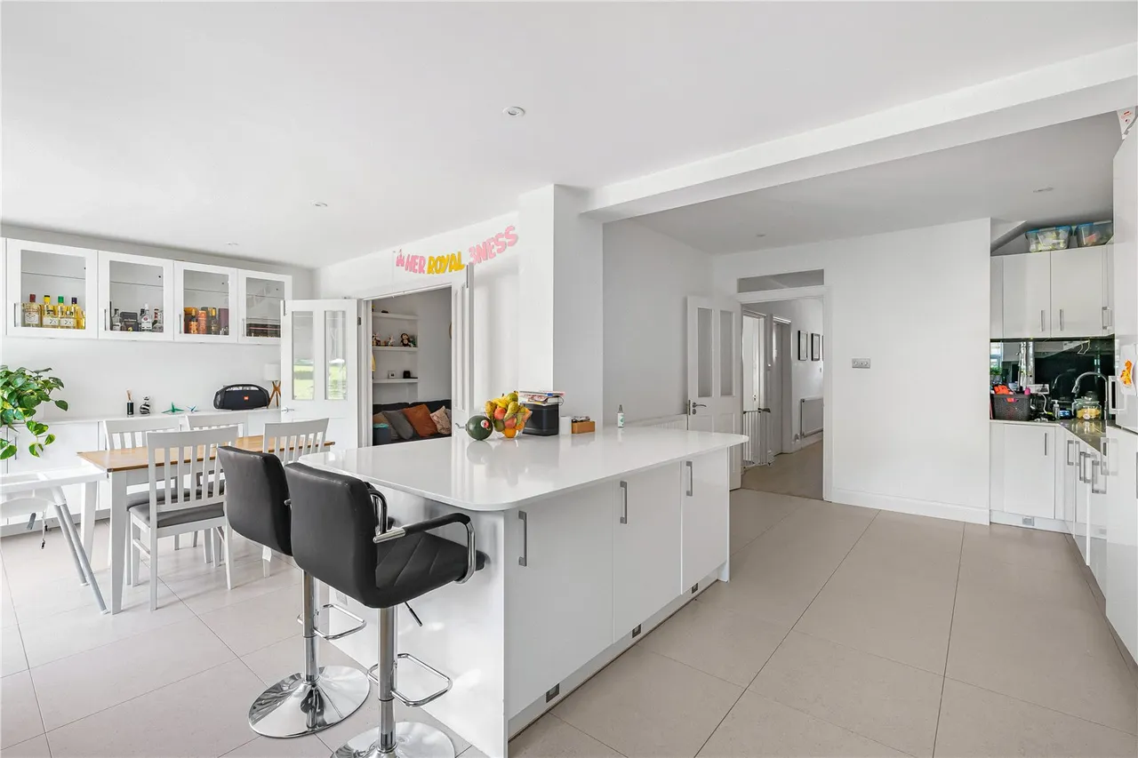 Gresham Avenue, London, N20, photo 4