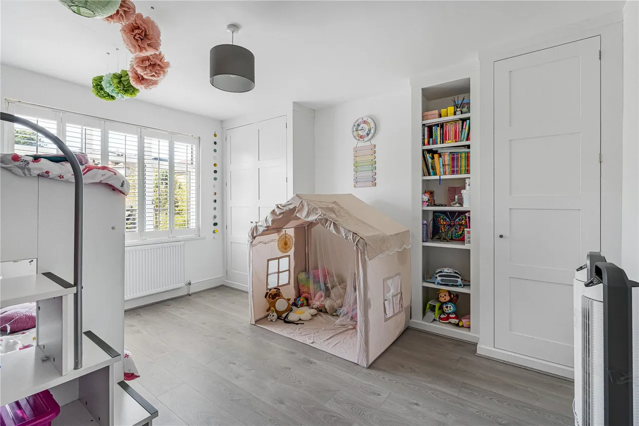 Gresham Avenue, London, N20, photo 10