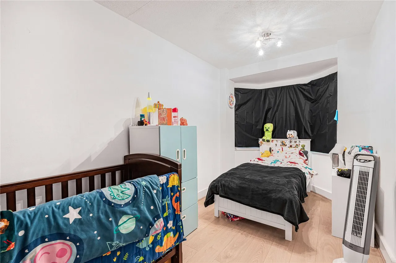 Gresham Avenue, London, N20, photo 12