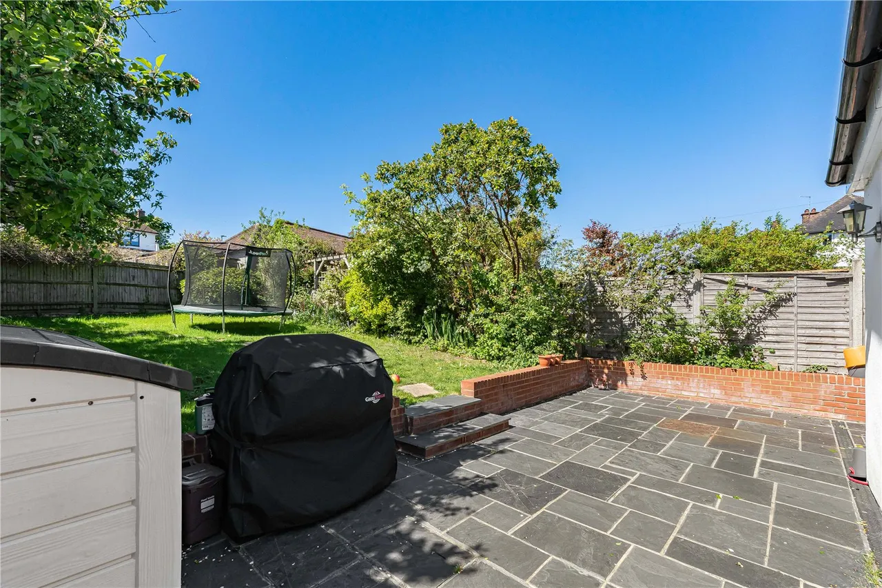 Gresham Avenue, London, N20, photo 16