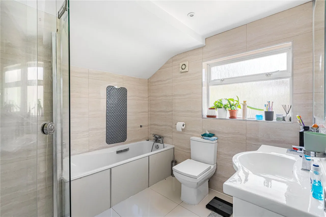 Gresham Avenue, London, N20, photo 13