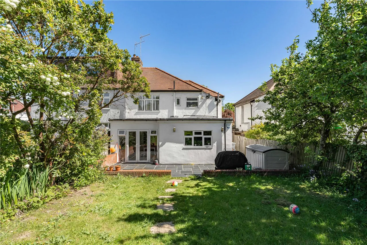 Gresham Avenue, London, N20, photo 19