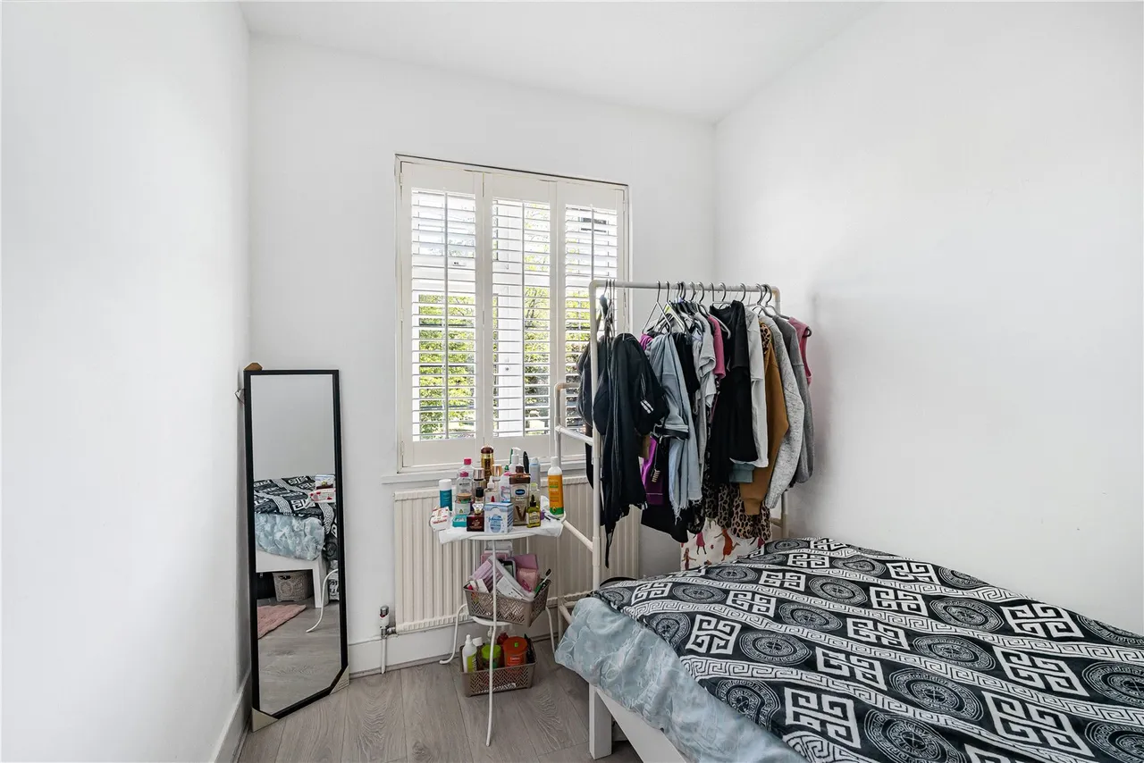 Gresham Avenue, London, N20, photo 11