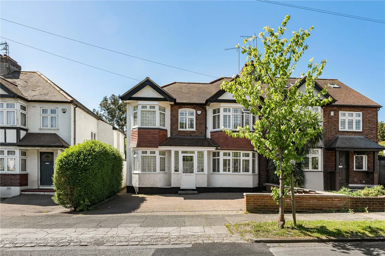 Gresham Avenue, London, N20, photo 20