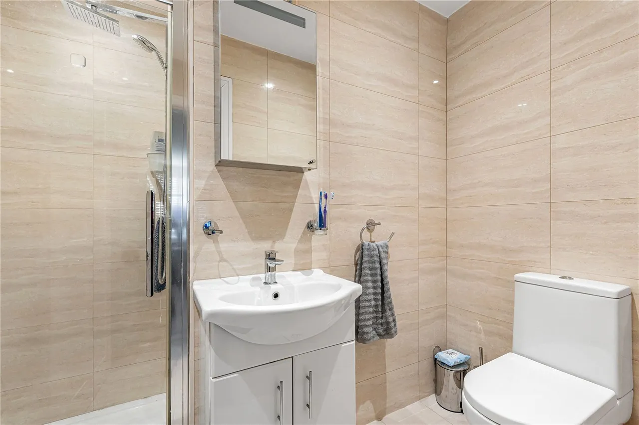 Gresham Avenue, London, N20, photo 15