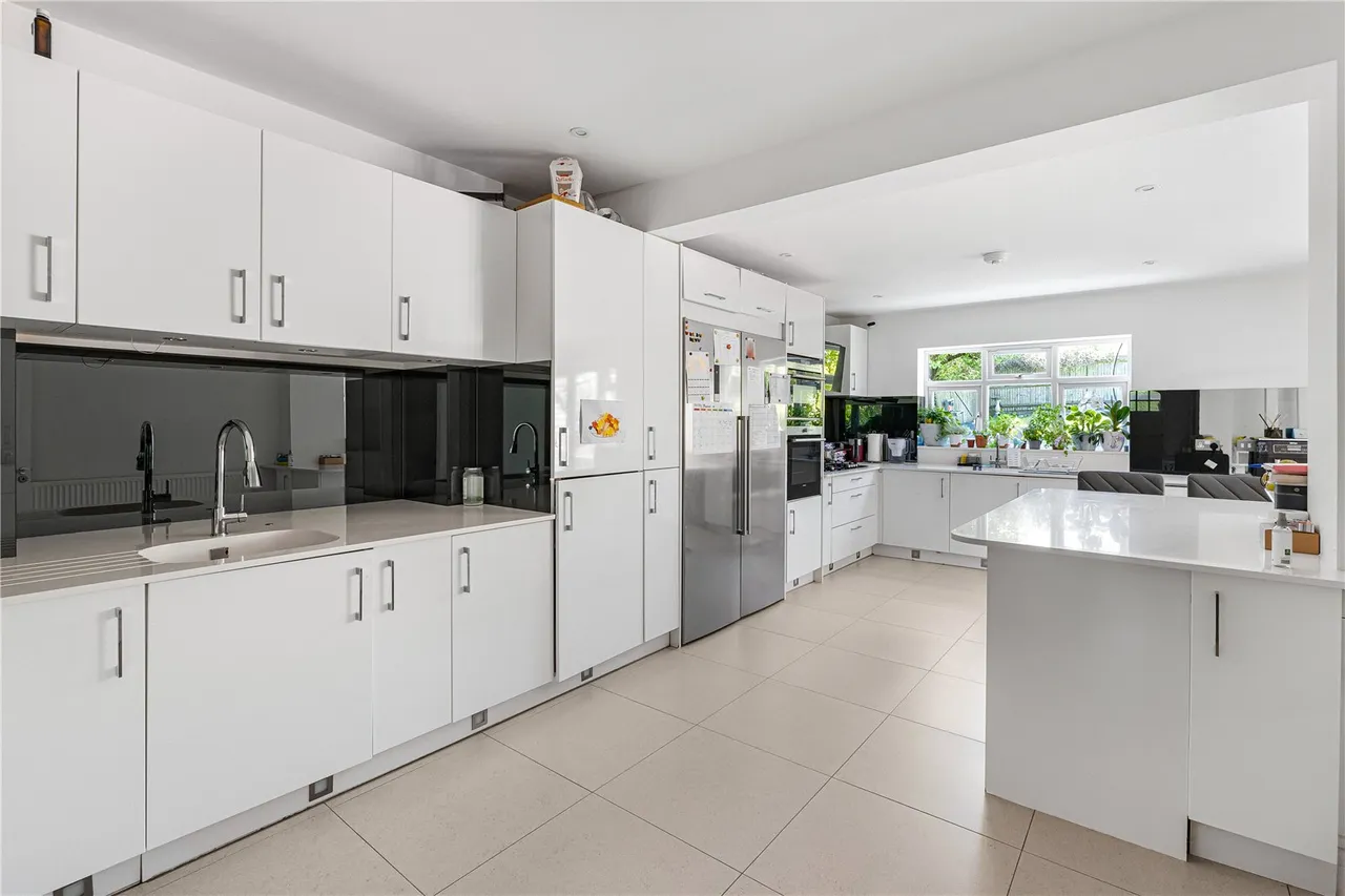 Gresham Avenue, London, N20, photo 3