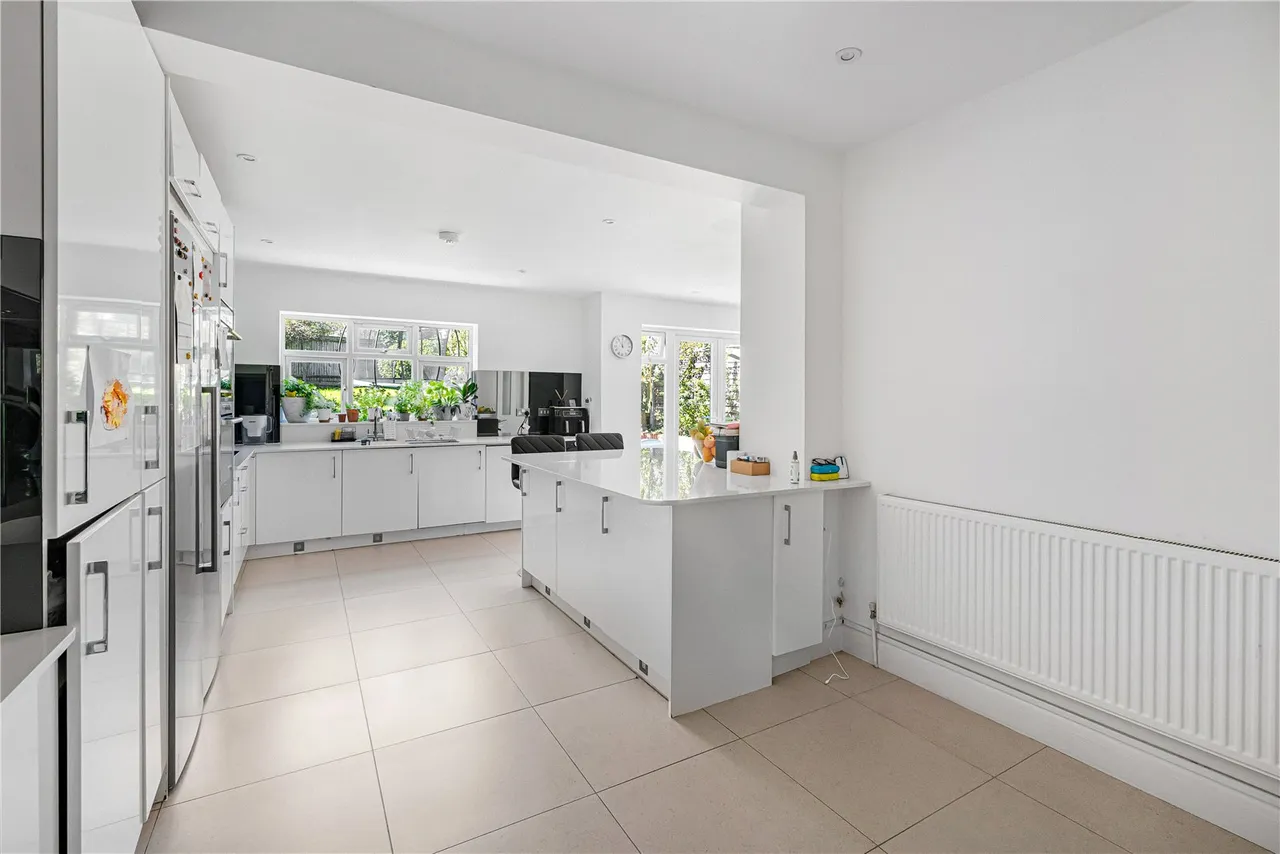 Gresham Avenue, London, N20, photo 5