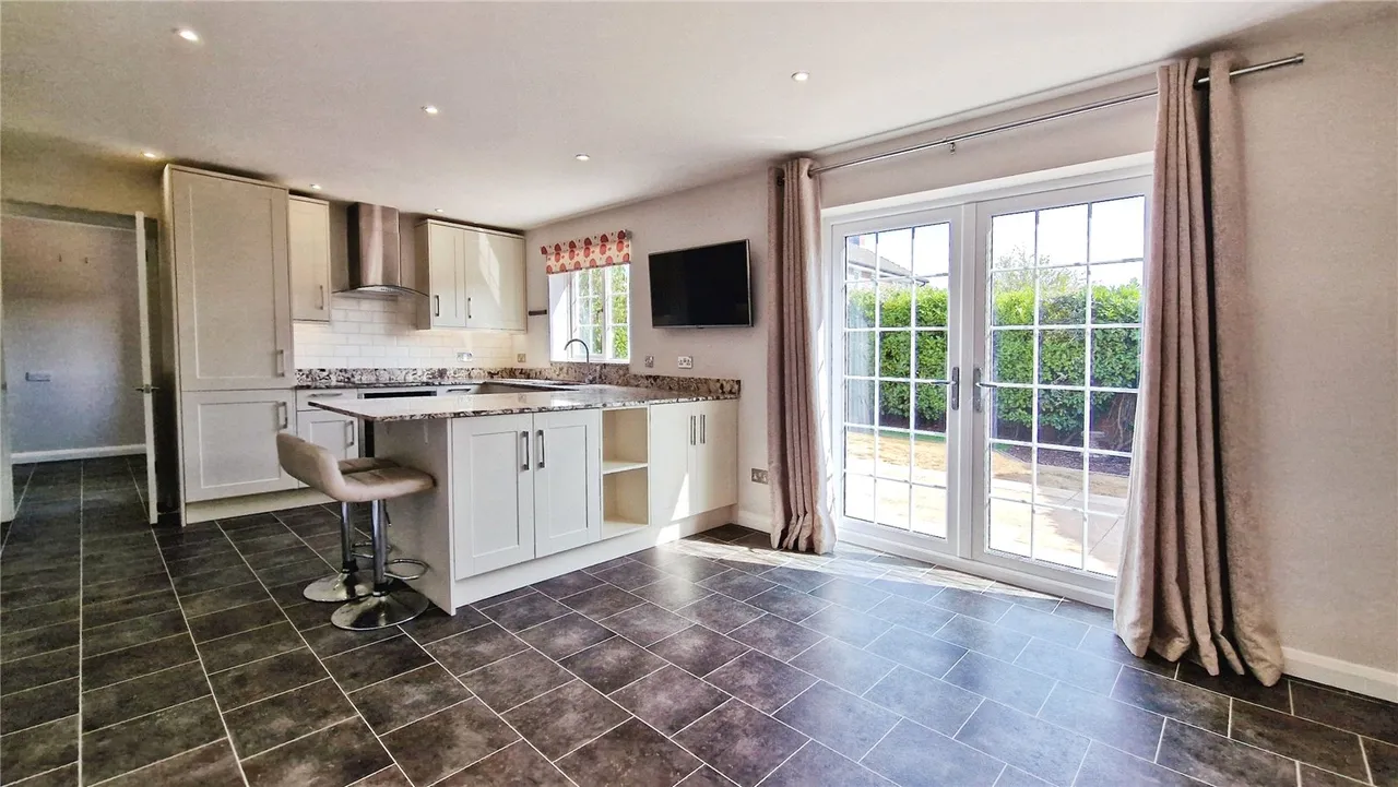 Wiggett Grove, Binfield, Bracknell, Berkshire, RG42 4DY, photo 6