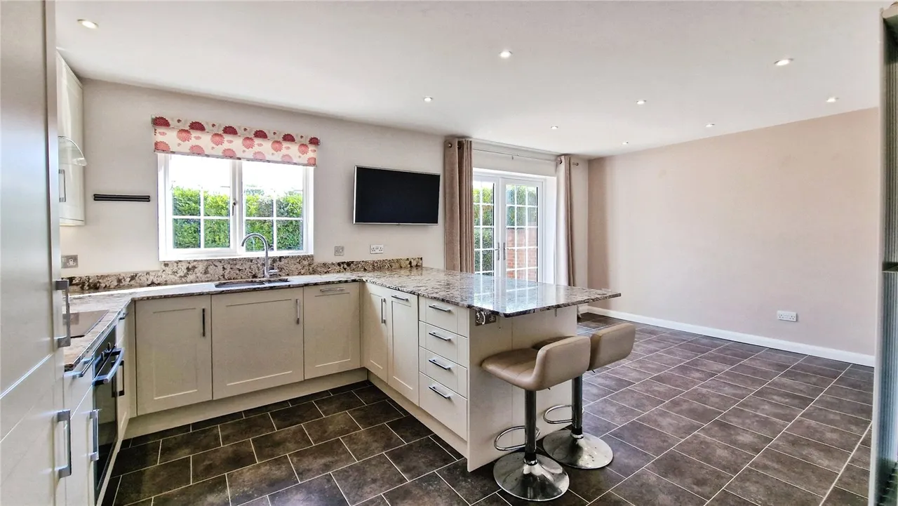 Wiggett Grove, Binfield, Bracknell, Berkshire, RG42 4DY, photo 5