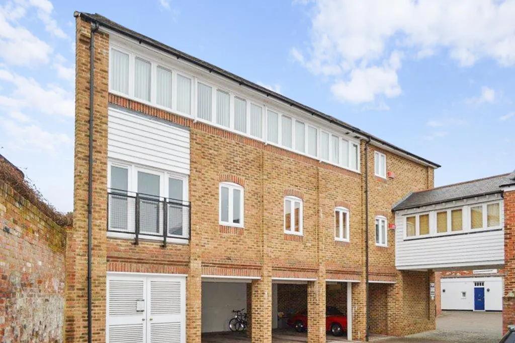 2 bed flat to rent, Great Stour Place, St Stephens Field, CT2