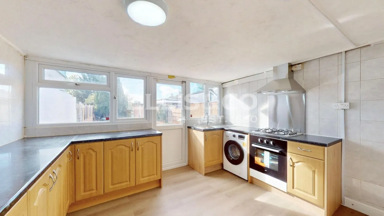 Pinkwell Avenue, Hayes, UB3, photo 2