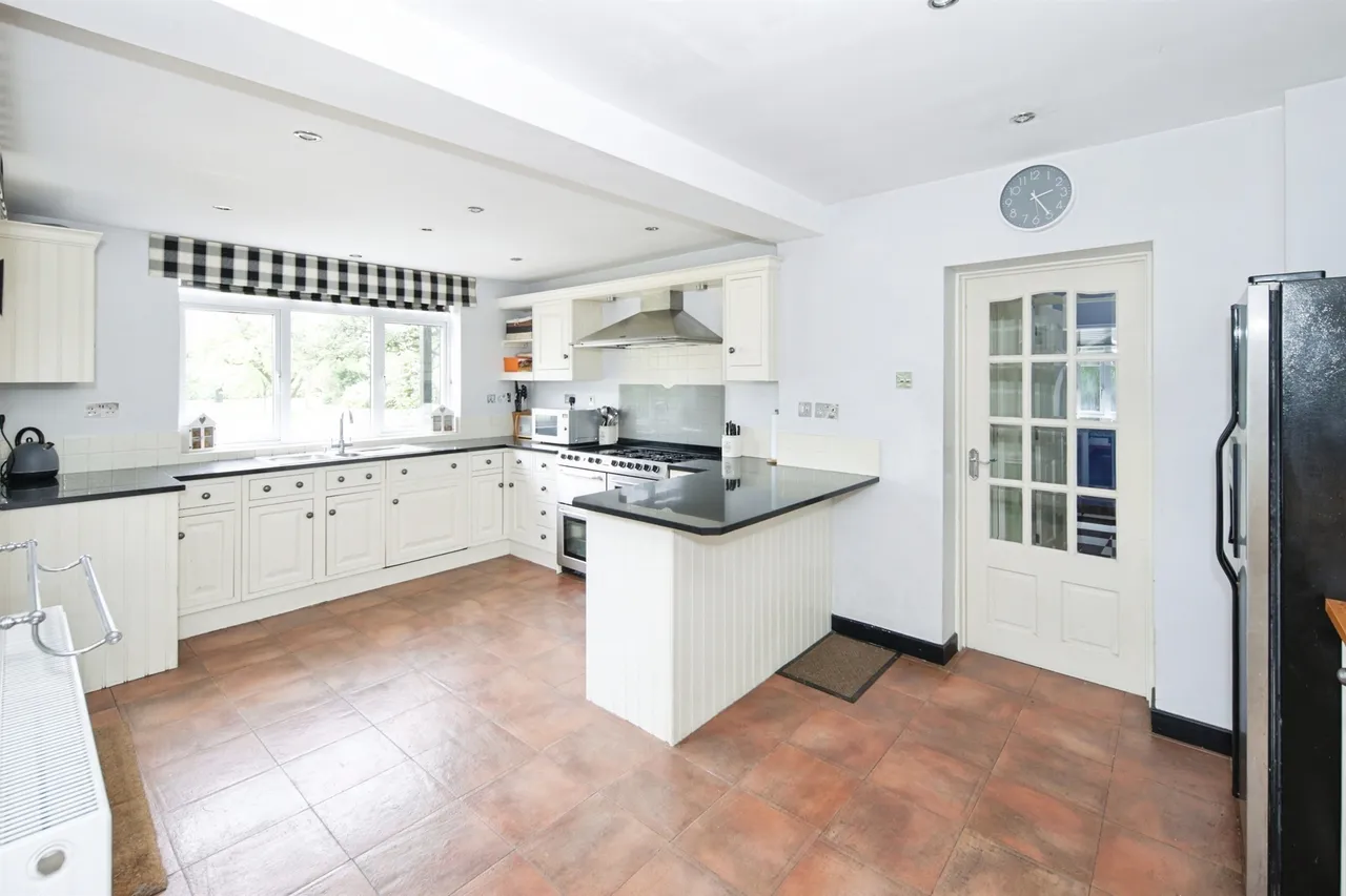 Red Lane, Burton Green, CV8, photo 13