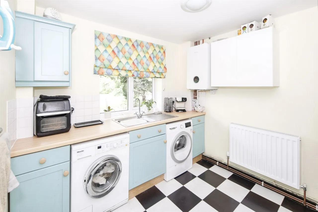 Red Lane, Burton Green, CV8, photo 10