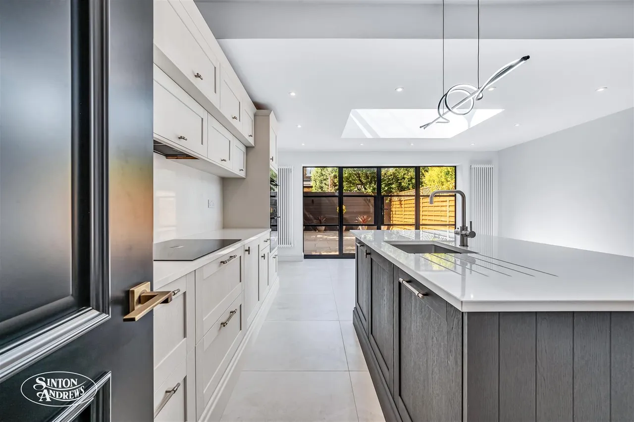 Claygate Road, Northfields, photo 10