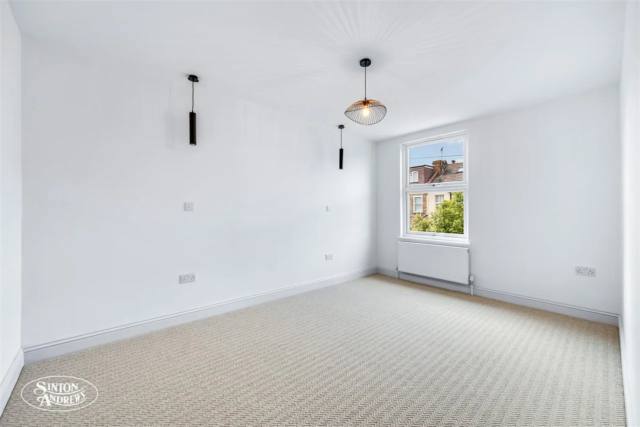 Claygate Road, Northfields, photo 12
