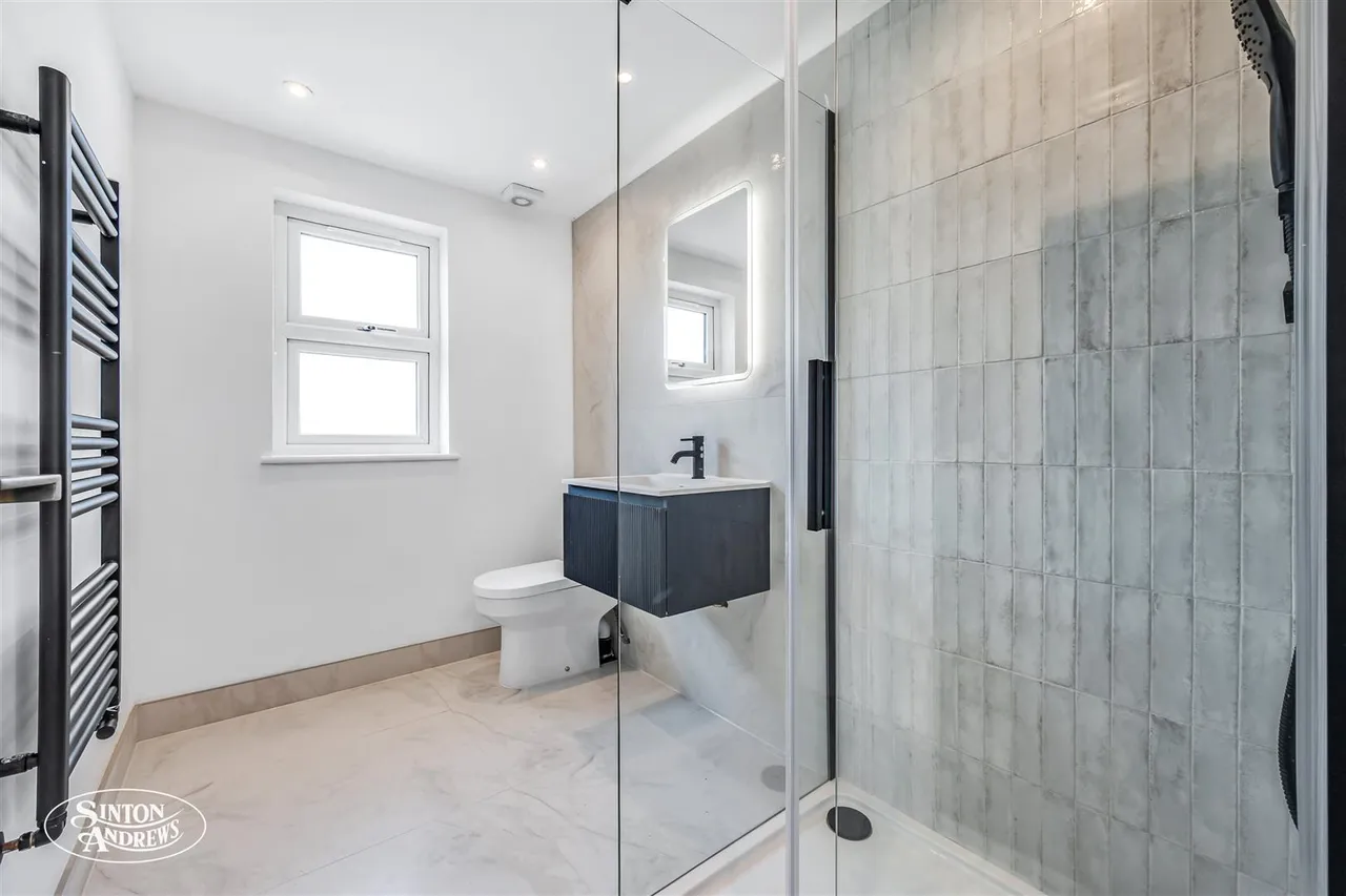 Claygate Road, Northfields, photo 16