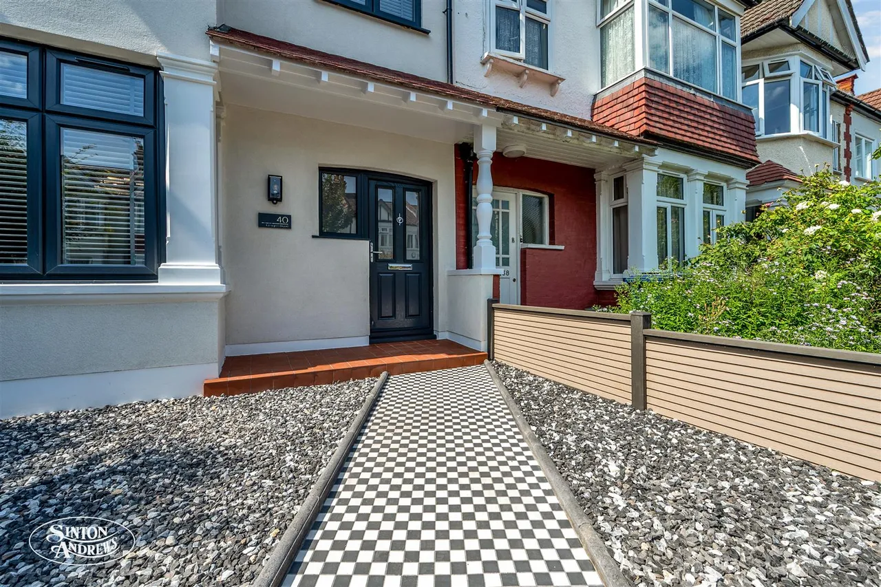Claygate Road, Northfields, photo 3