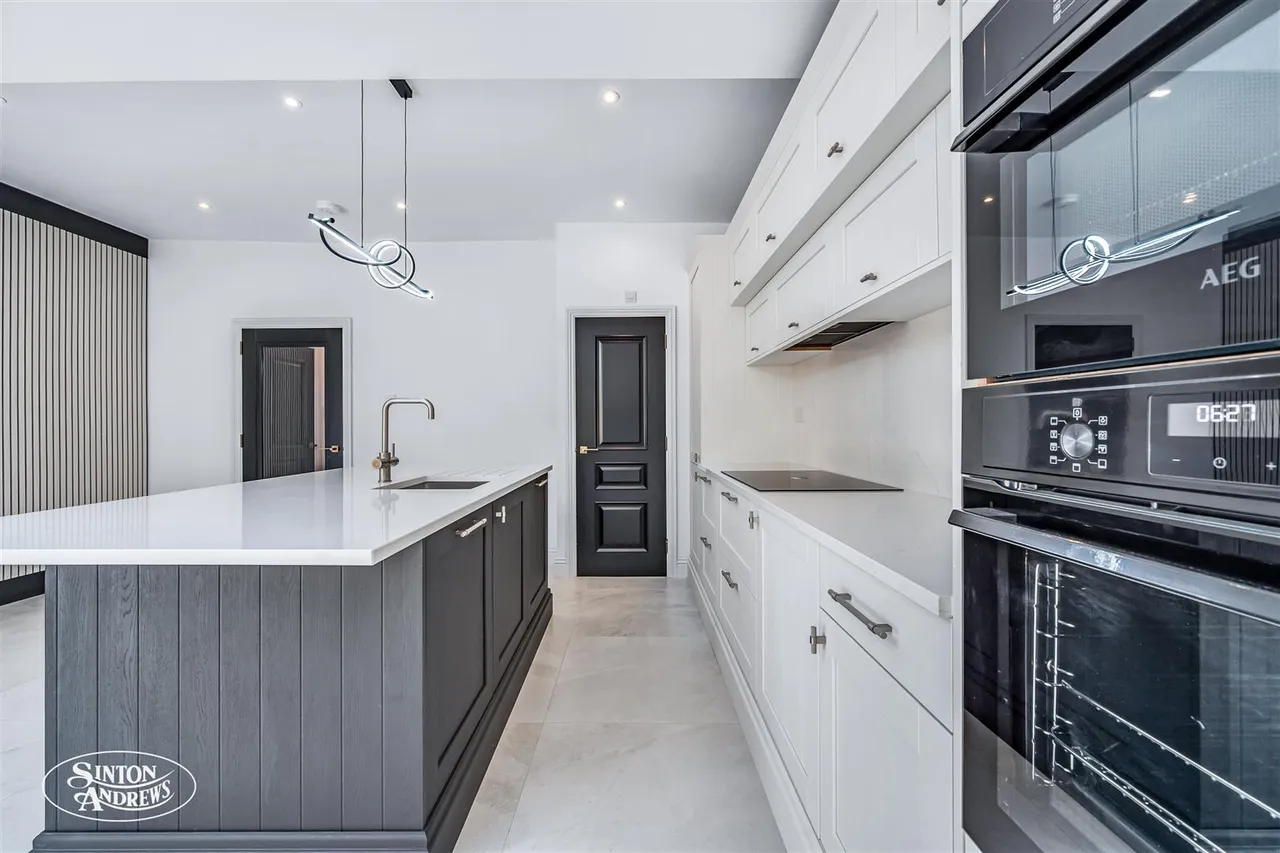 Claygate Road, Northfields, photo 8