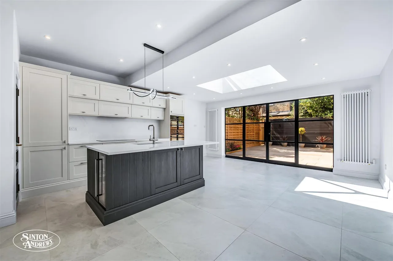Claygate Road, Northfields, photo 2