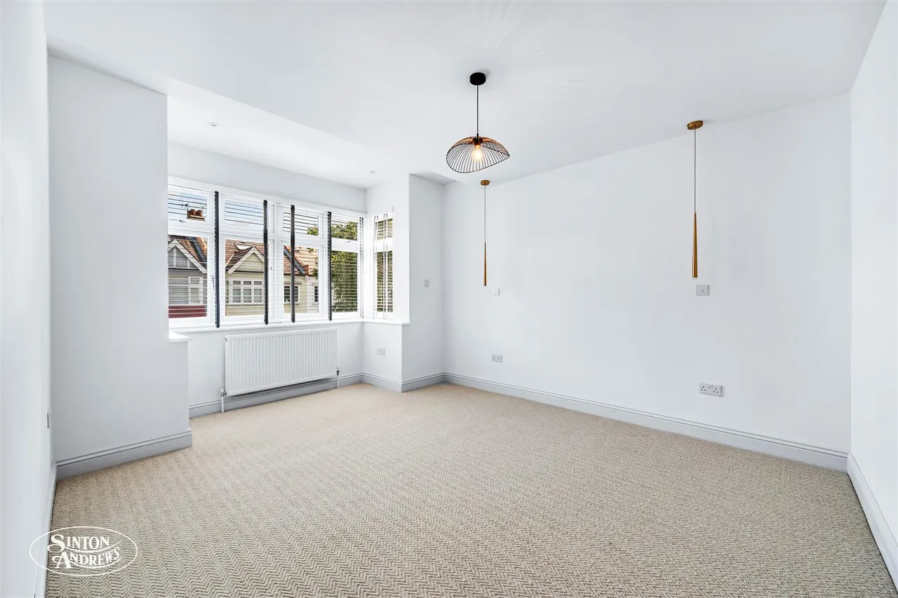 Claygate Road, Northfields, photo 11