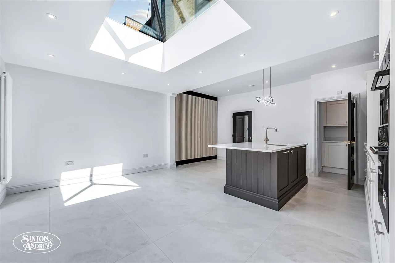 Claygate Road, Northfields, photo 7