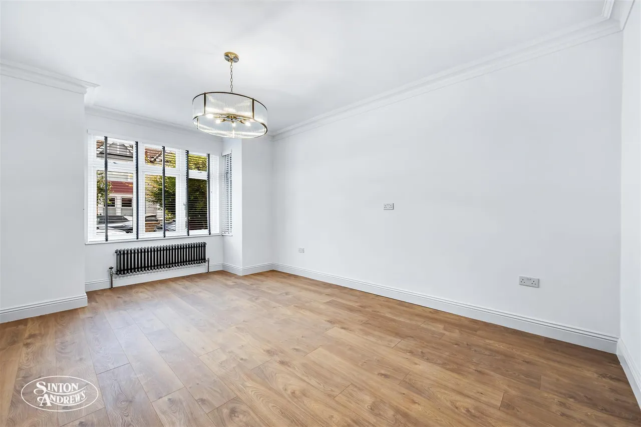 Claygate Road, Northfields, photo 5