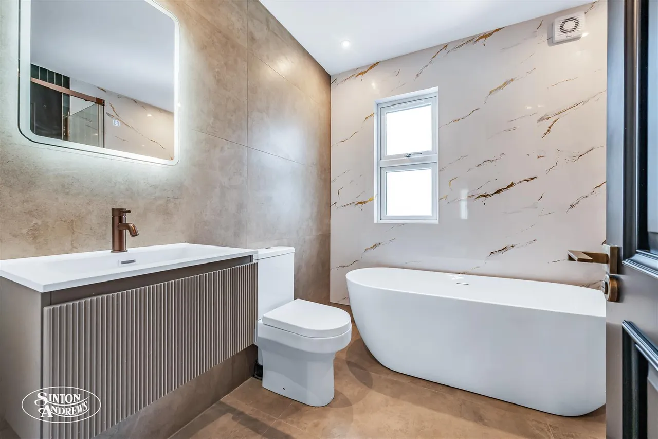 Claygate Road, Northfields, photo 13