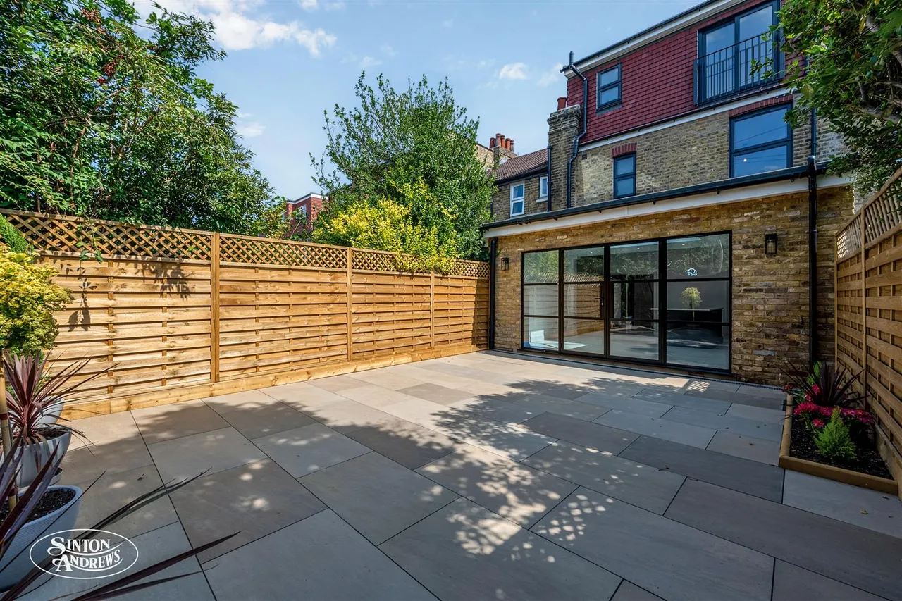 Claygate Road, Northfields, photo 18