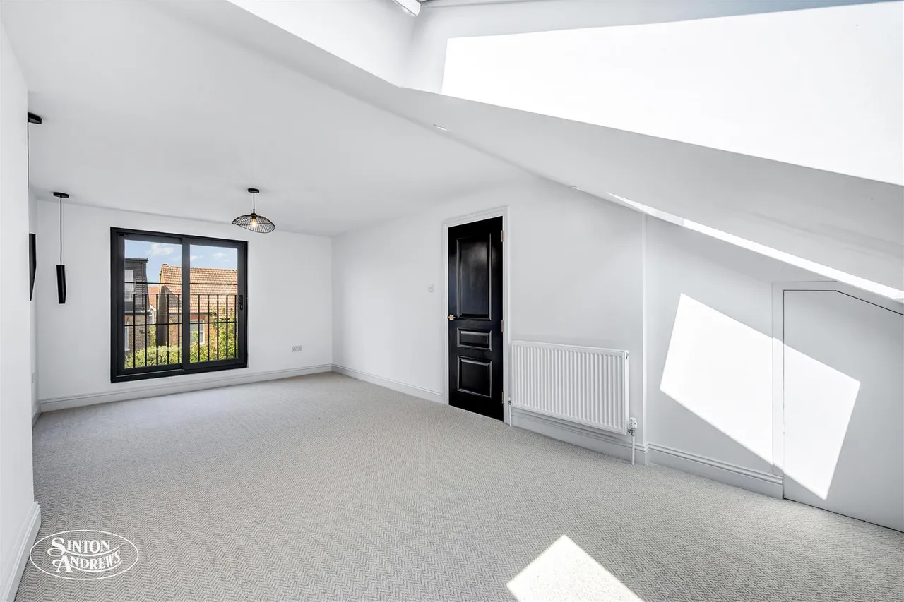 Claygate Road, Northfields, photo 15