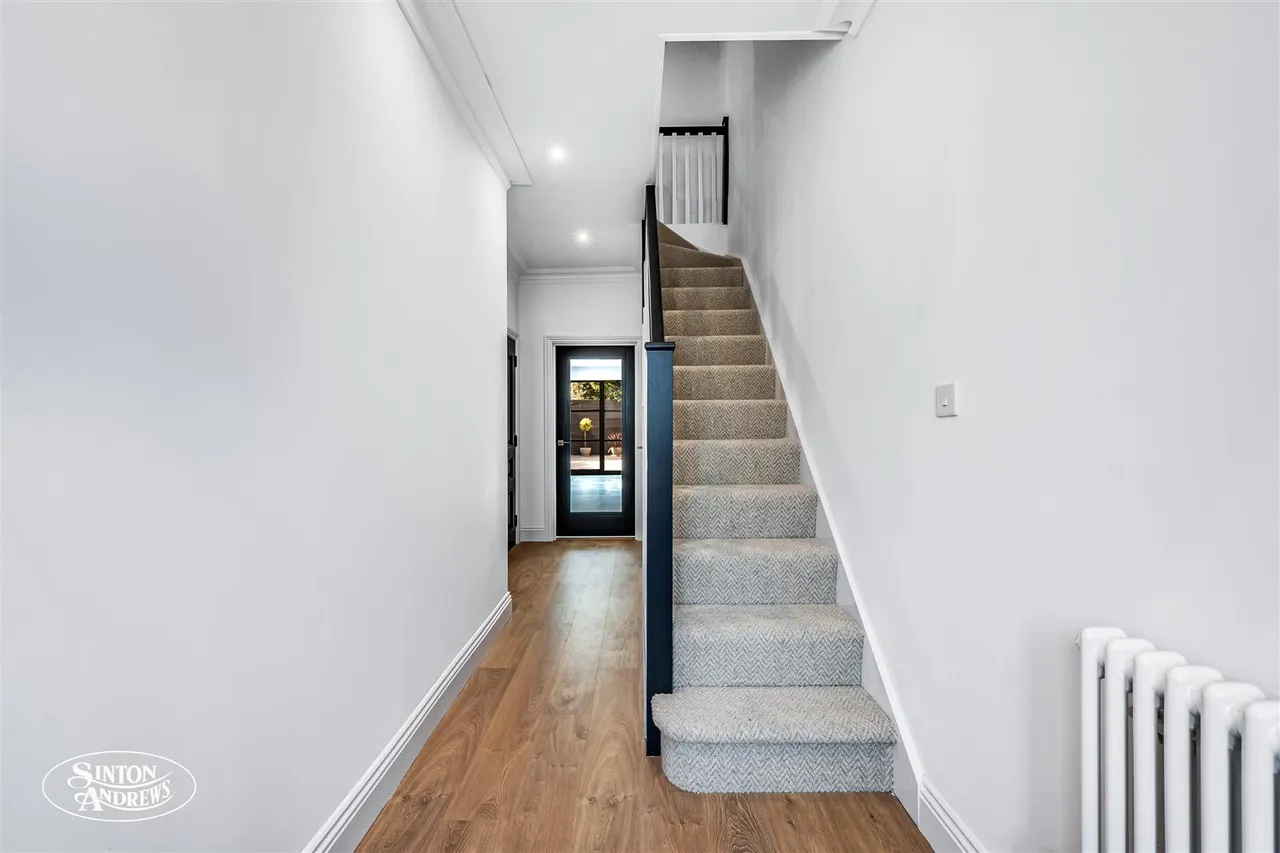 Claygate Road, Northfields, photo 4