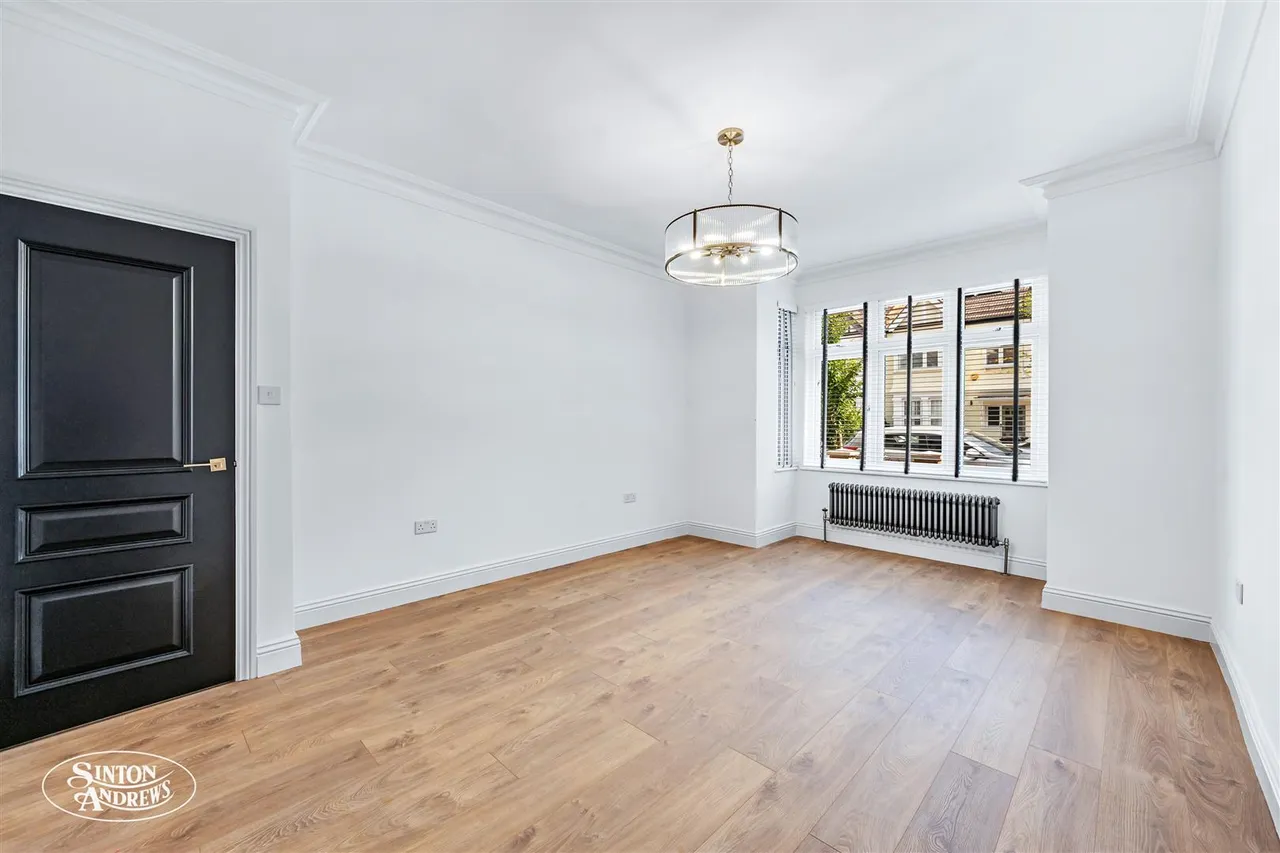 Claygate Road, Northfields, photo 6