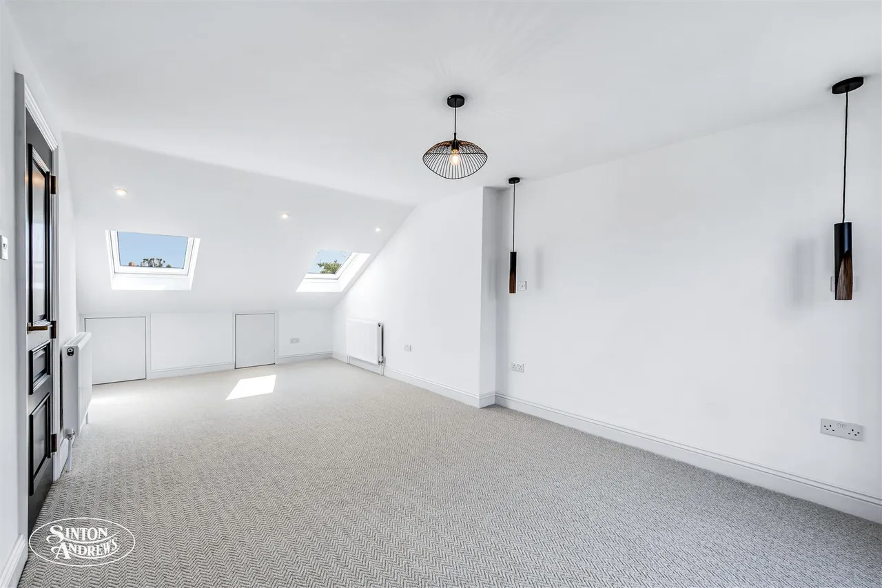 Claygate Road, Northfields, photo 14