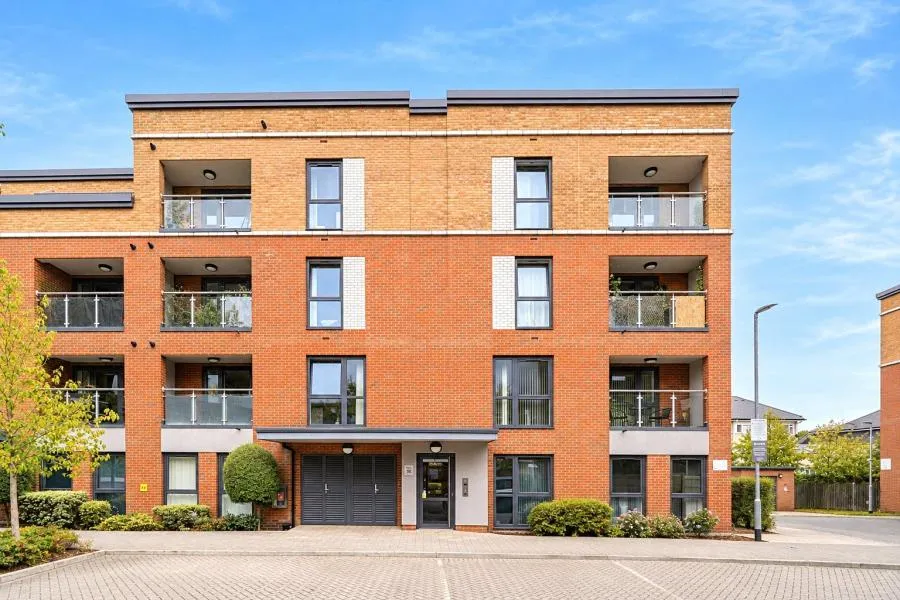 2 bed flat for sale, Arla Place, Ruislip, HA4