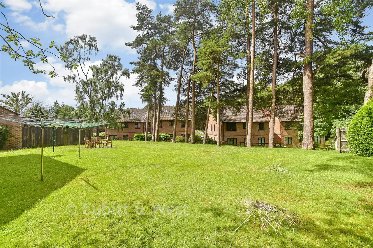 Windmill Platt, Handcross, RH17, photo 8