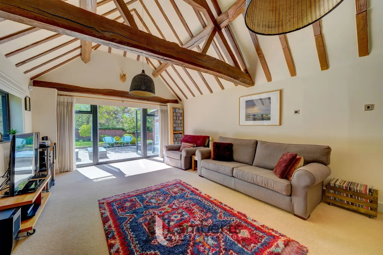 7 Lower House Stables Longhope Close, Redditch, photo 8