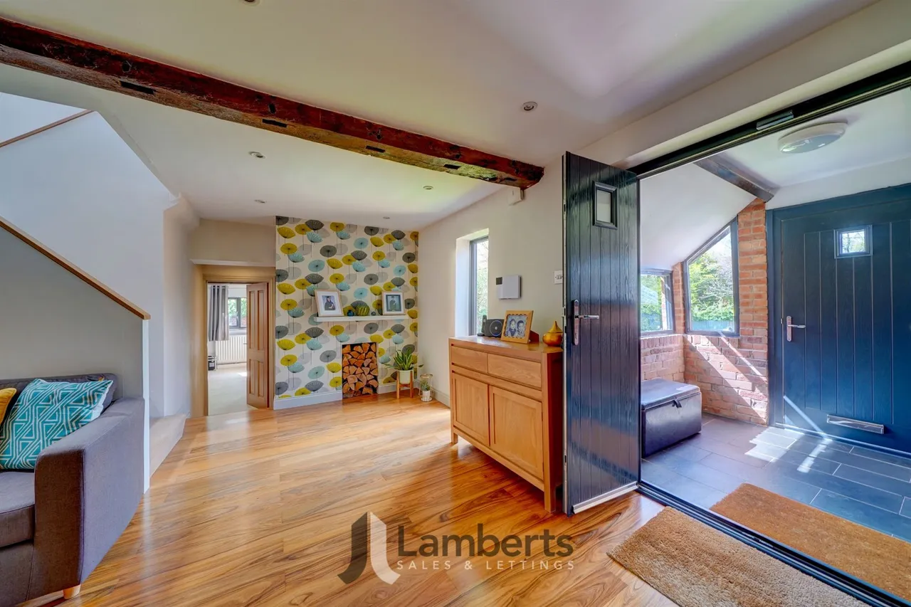 7 Lower House Stables Longhope Close, Redditch, photo 5