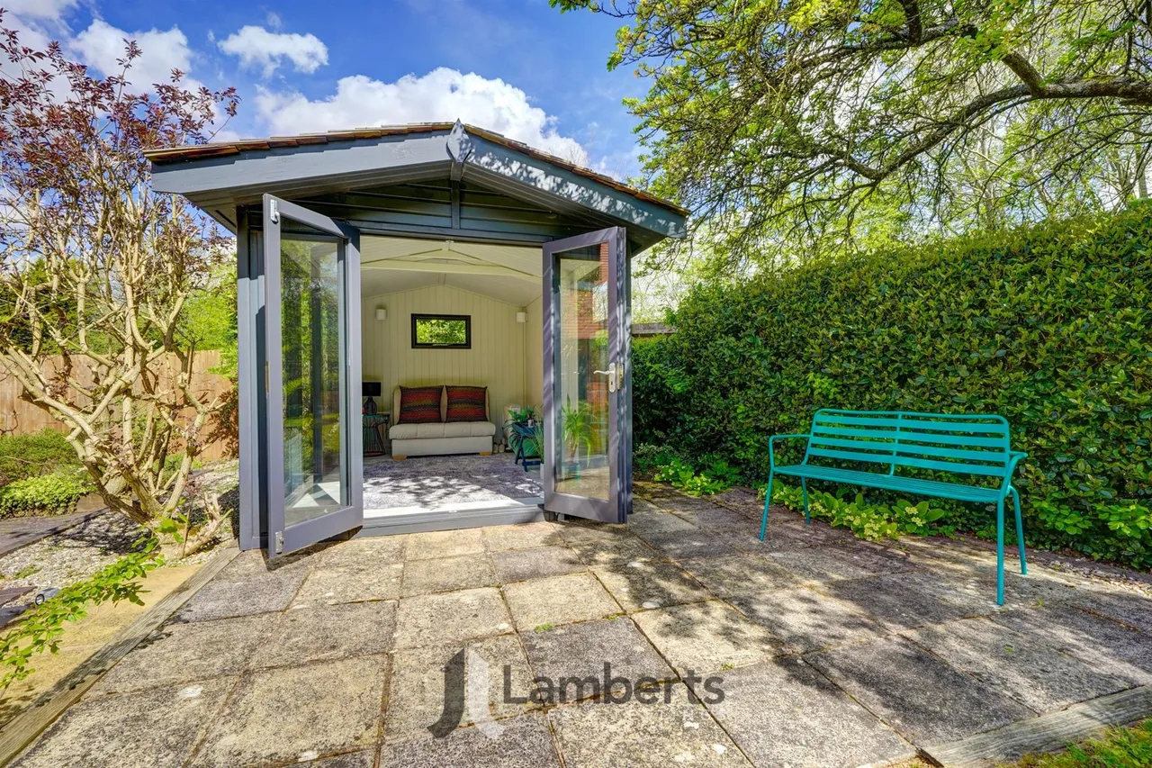 7 Lower House Stables Longhope Close, Redditch, photo 45