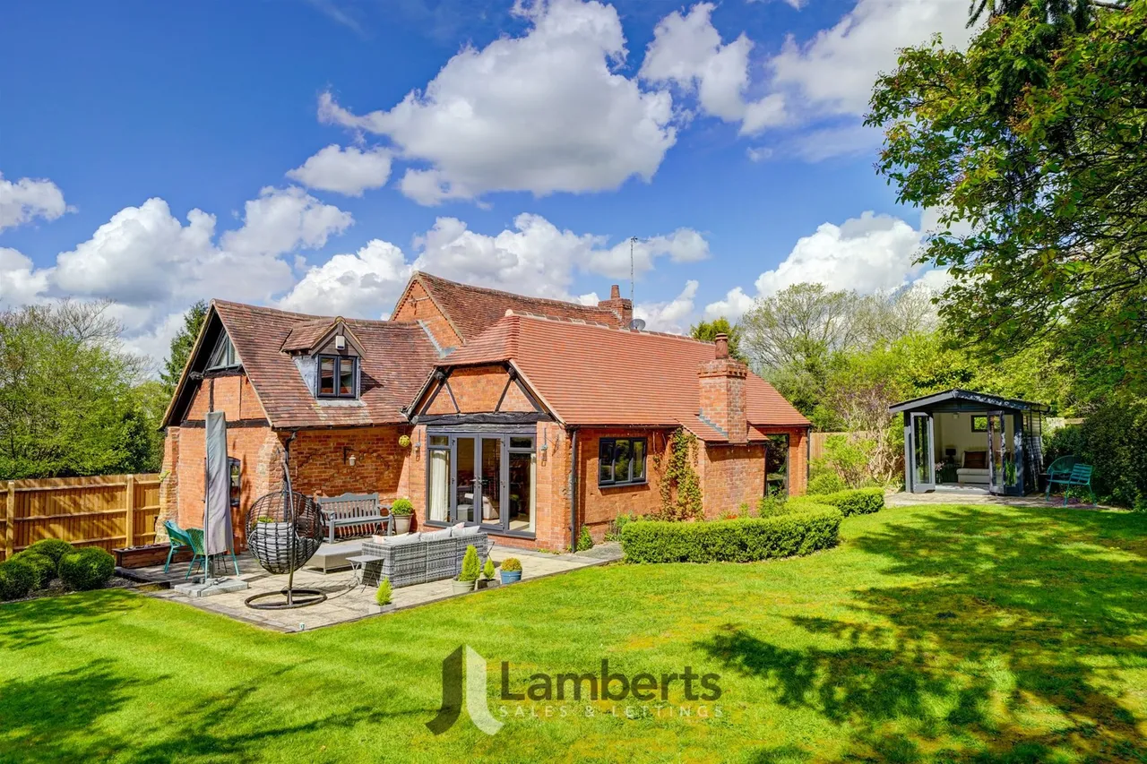 7 Lower House Stables Longhope Close, Redditch, photo 2