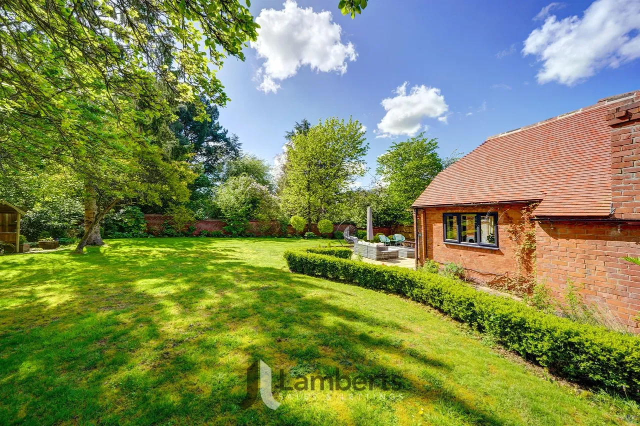7 Lower House Stables Longhope Close, Redditch, photo 43