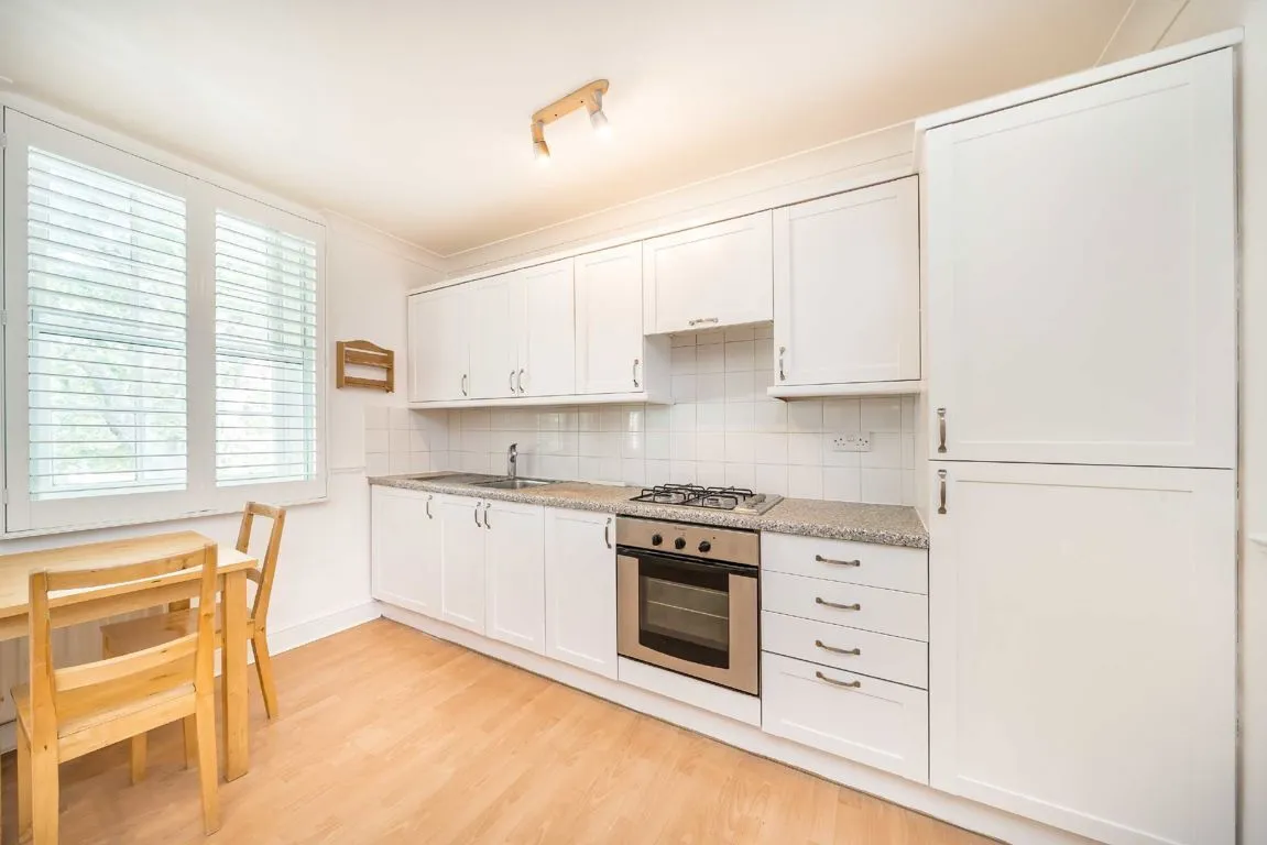 Magdalen Road, SW18, photo 2