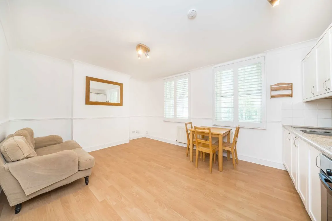 2 bed flat for sale, Magdalen Road, SW18