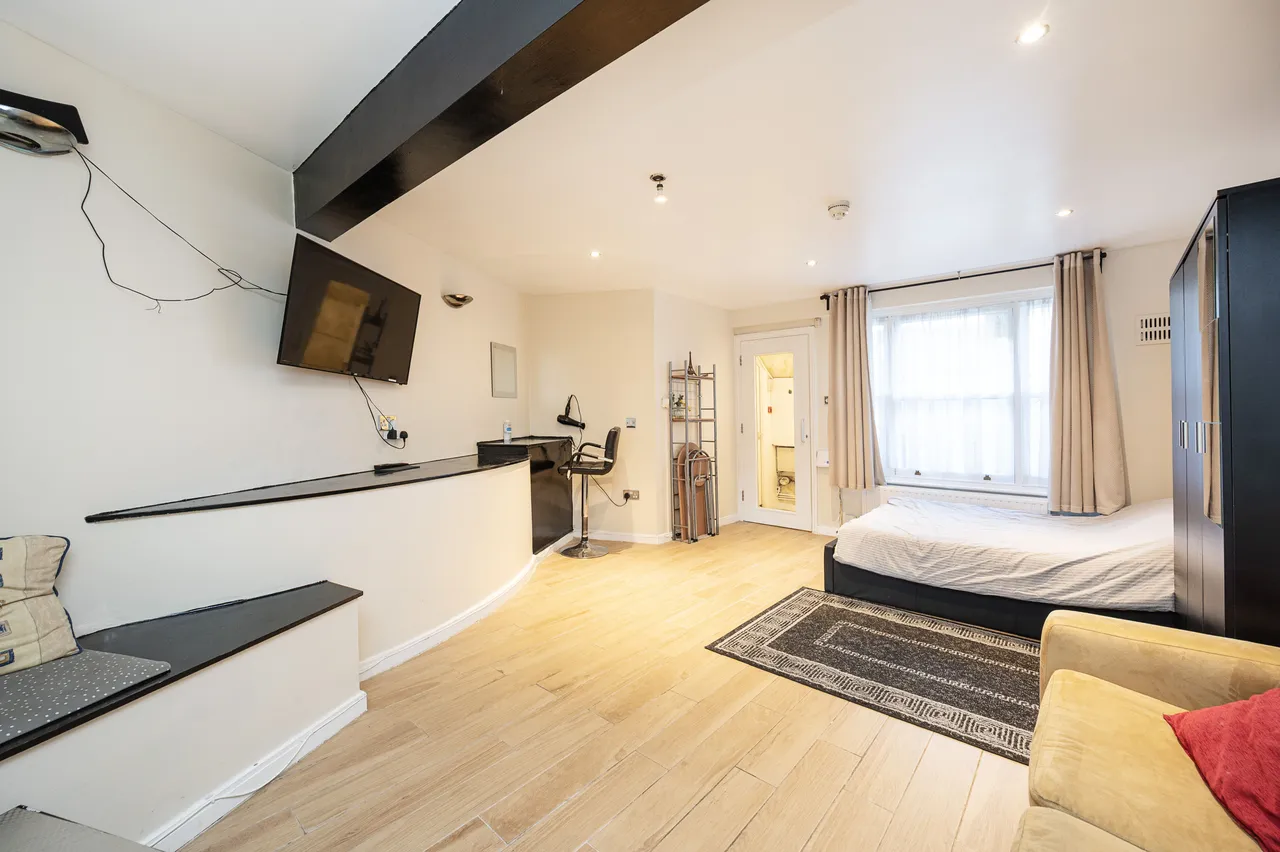 Flat C, 25 Swinton Street, London, photo 3