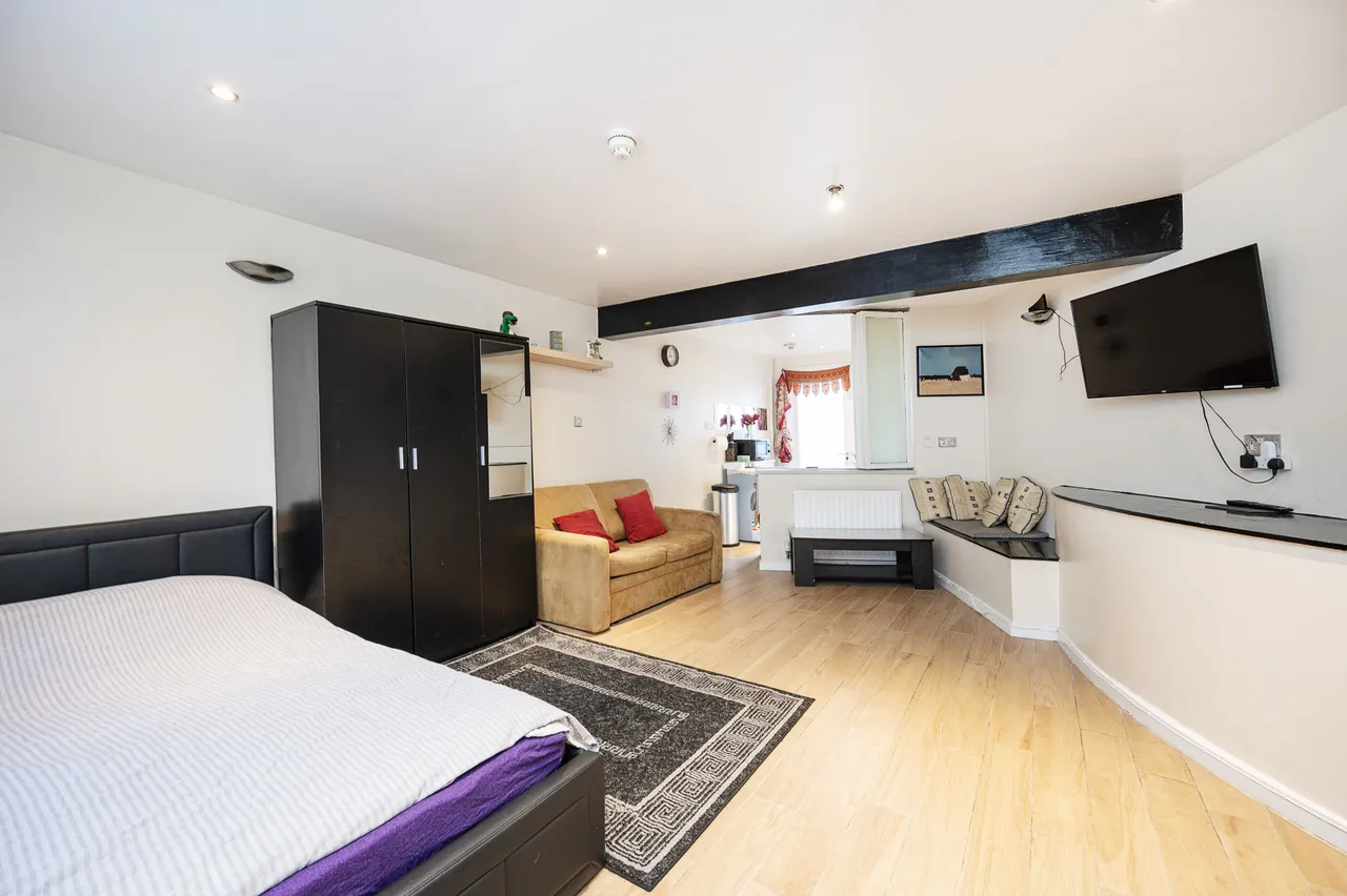 Flat C, 25 Swinton Street, London, photo 2